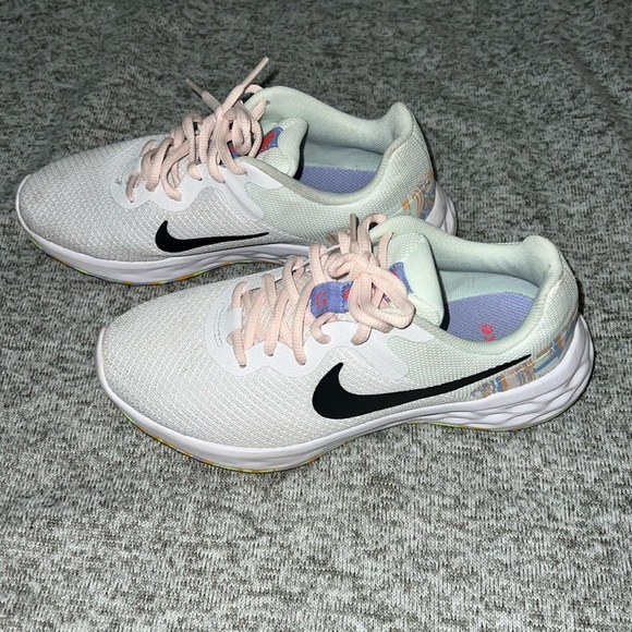 Nike Shoes - NIKE WOMENS RENEW RIDE 3 RUNNING SHOE - WHITE